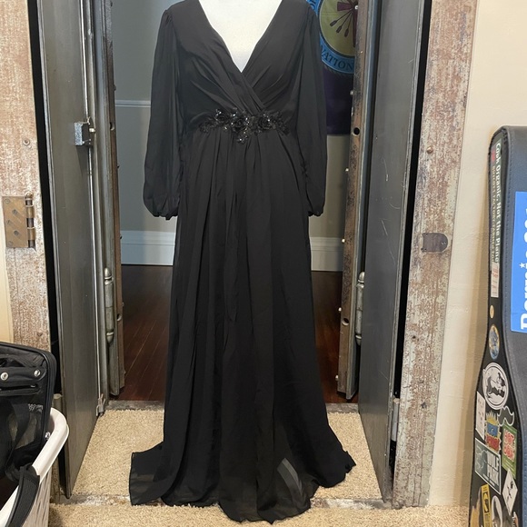 Plus Contrast Sequin Floral Appliqué Wrap Chiffon Dress Black from SHEIN - Picture 9 of 11